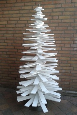 houten-kerstboom-175cm-gelakt